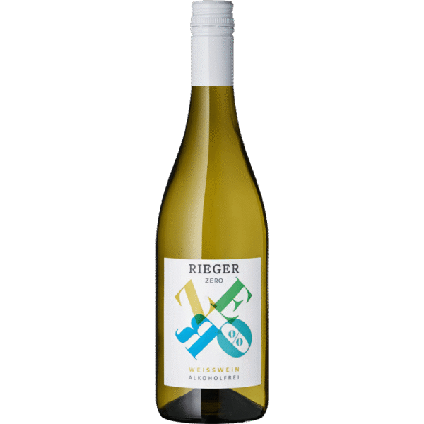 De biologische Rieger Zero Wit Alcoholvrij valt meteen op door zijn geur van rozen en rijp geel fruit. In de mond zit hij lekker speels, met een licht zoetje en frisse zuren die het spannend houden. De Muskateller zorgt voor florale flair, terwijl Riesling en Müller-Thurgau wat citrus en noot toevoegen. Het mondgevoel is zacht, maar niet vlak. Deze alcoholvrije witte wijn heeft een zonnig karakter dat je het hele jaar door kunt drinken. Ondanks het minieme alcoholpercentage blijft hij verrassend vol van smaak. Geen vlak sapje, maar een serieus alternatief voor wijnliefhebbers die even geen alcohol willen. Doordat de basiswijn biologisch is gemaakt, proef je net wat meer levendigheid.