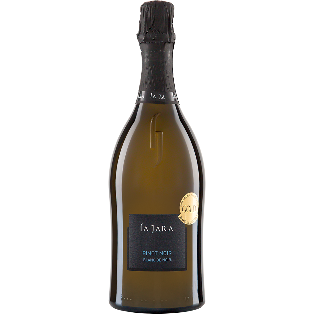 Fles La Jara Pinot Noir Blanc de Noir met zwart etiket, blauwe letters en zwarte folie.